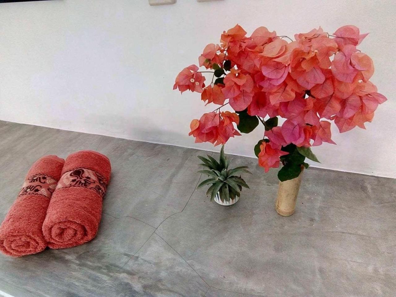 Bed and Breakfast Cafe Des Arts Gili Air Exterior foto