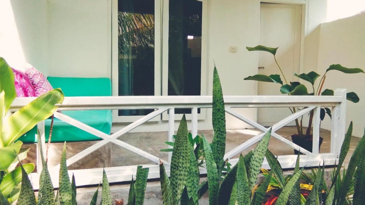 Bed and Breakfast Cafe Des Arts Gili Air Exterior foto