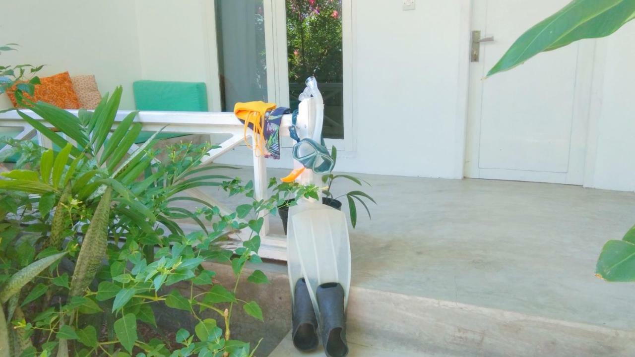 Bed and Breakfast Cafe Des Arts Gili Air Exterior foto