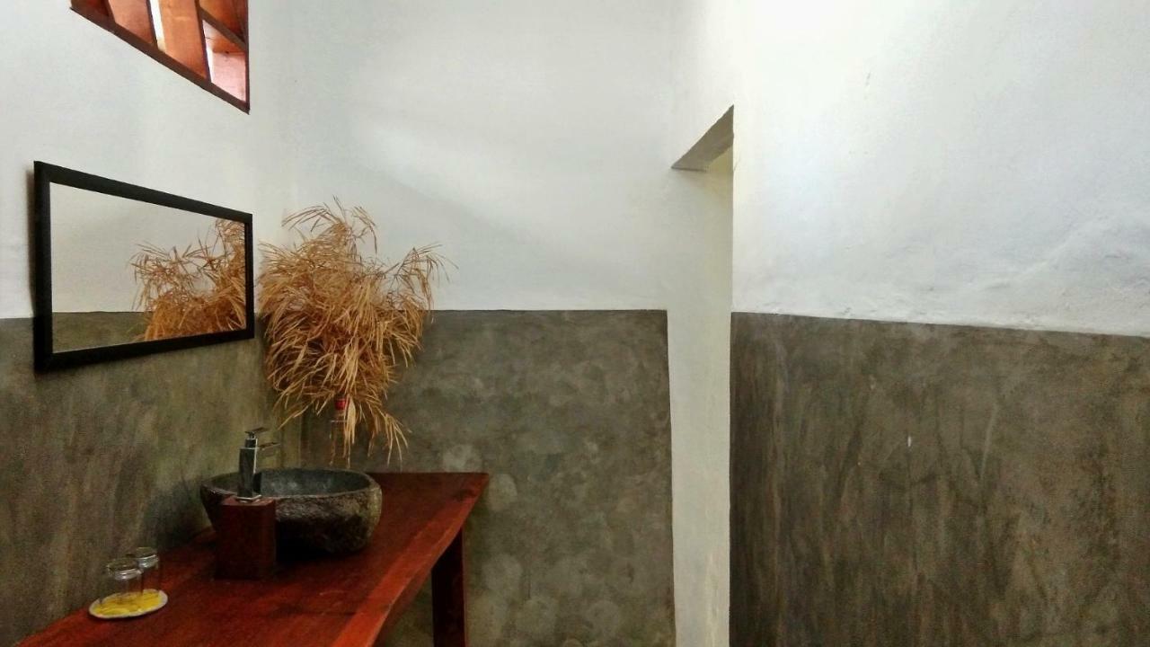 Bed and Breakfast Cafe Des Arts Gili Air Exterior foto