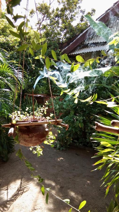 Bed and Breakfast Cafe Des Arts Gili Air Exterior foto